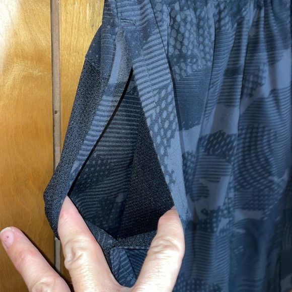 •TECH• CHEETAH BRAND ATHLETIC BLACK/GRAY PERFORMANCE SHORTS IN SIZE SMALL - Picture 4 of 8